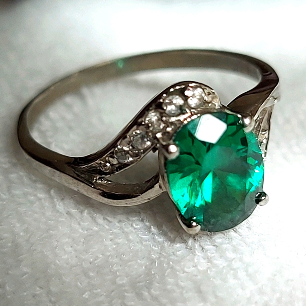 14k white gold Emerald ring